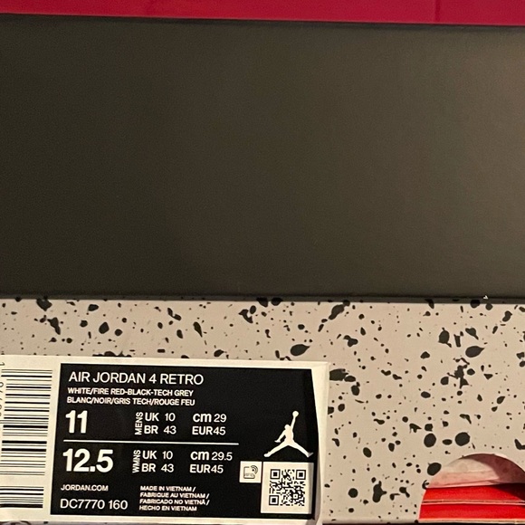 Jordan 4 - Picture 3 of 4